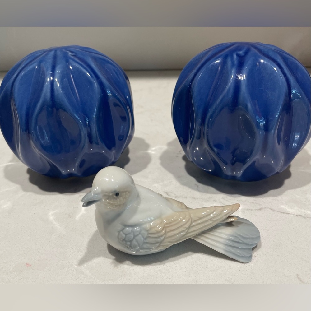 Set of 2 Embossed Ceramic Decorative Balls